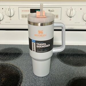 Stanley 40oz Cloud NWT